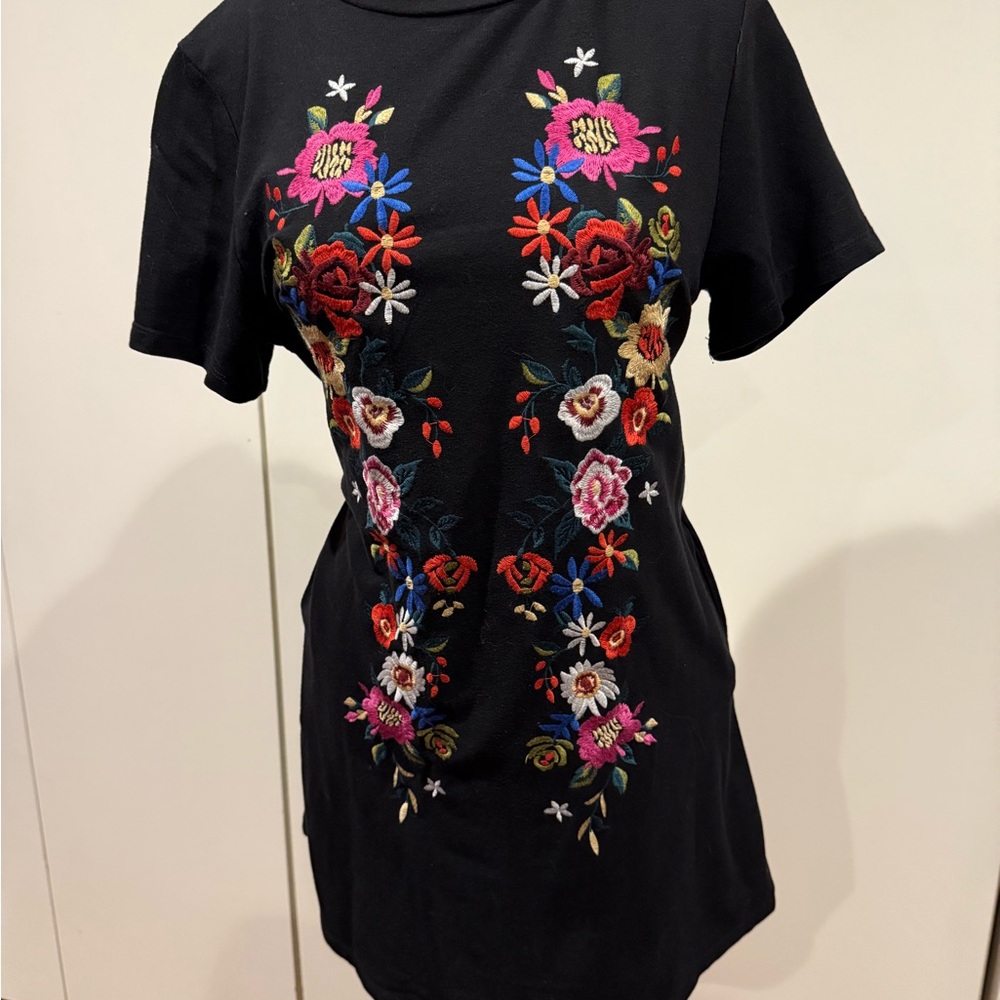 Umgee Floral Embroidered Black Tee shirt Dress, size Small